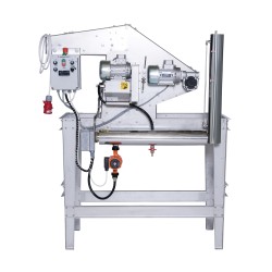 Automatic line for uncapping and extracting honey